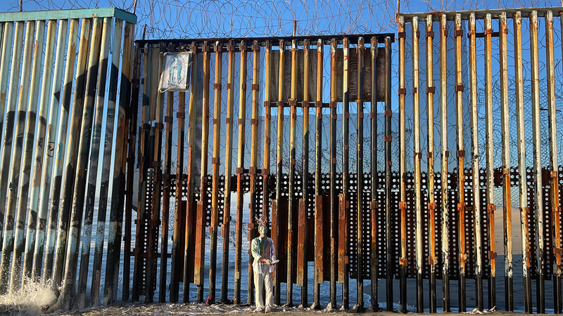 Riccardo Matlakas, Melting Borders at Mexico/USA Border, 2023